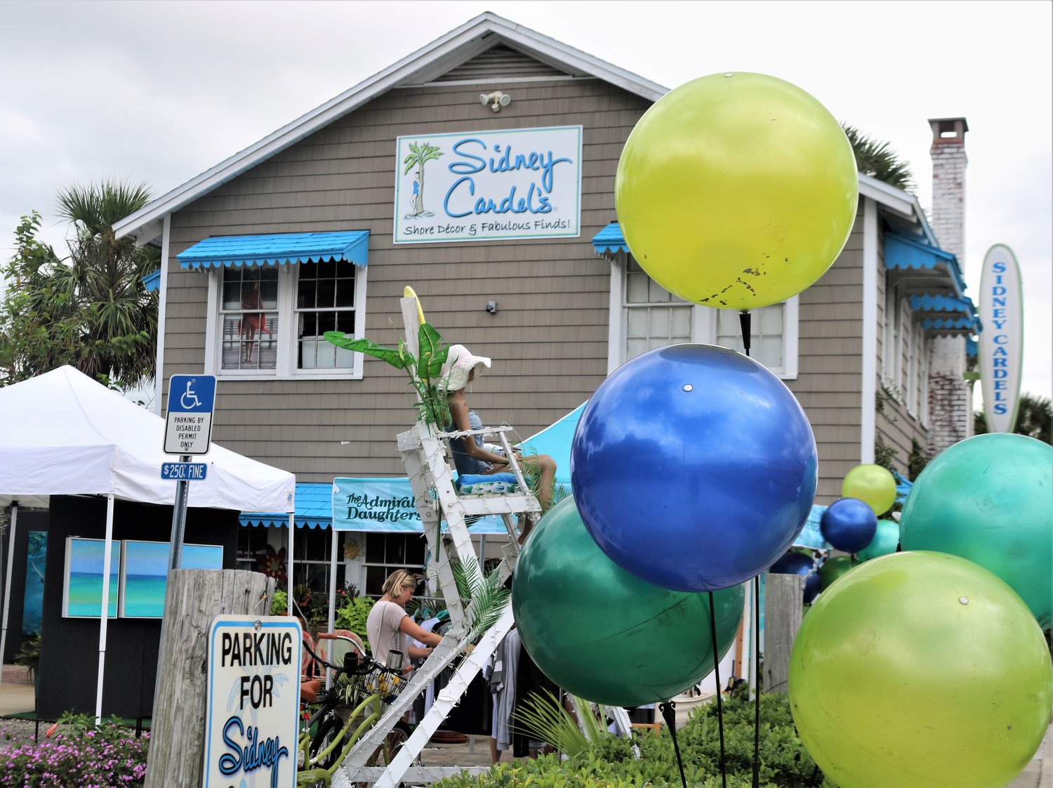 The Jacksonville Beach shops of Fourth and Fifth Street South united Saturday, Oct. 12, to host the first Coastal Collective Market, featuring store specials and the celebration of Sidney Cardel’s eight-year anniversary.